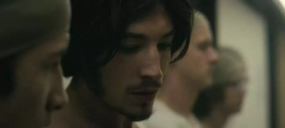 「プリズン・エクスペリメント」エズラ・ミラー & タイ・シェリダンの画像