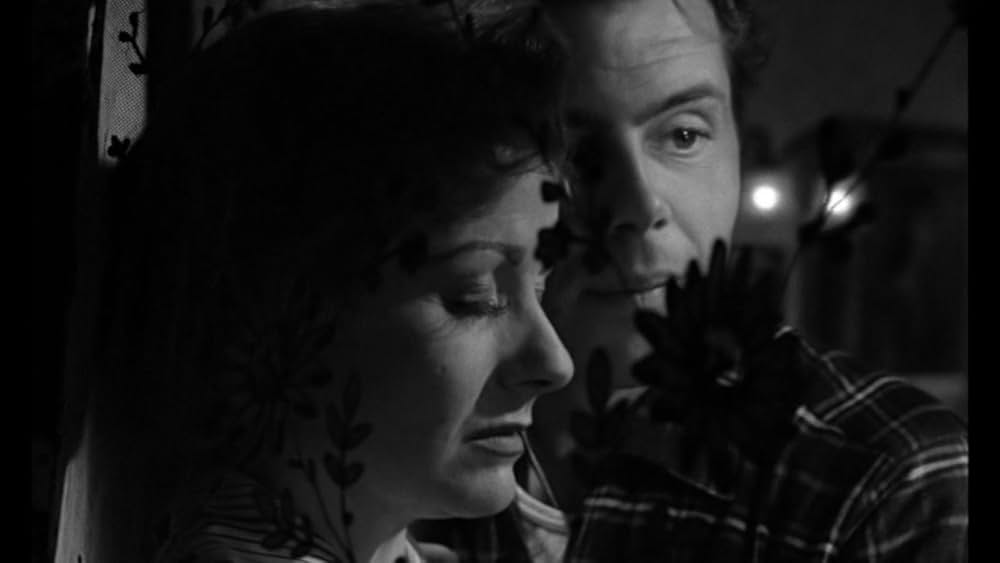 Cast a Dark Shadow（原題）の画像