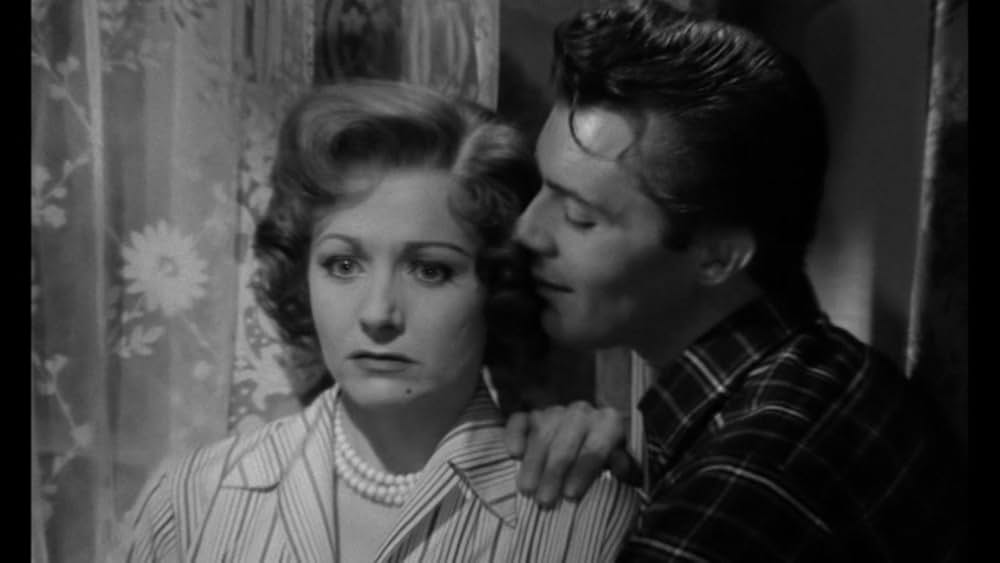 Cast a Dark Shadow（原題）の画像