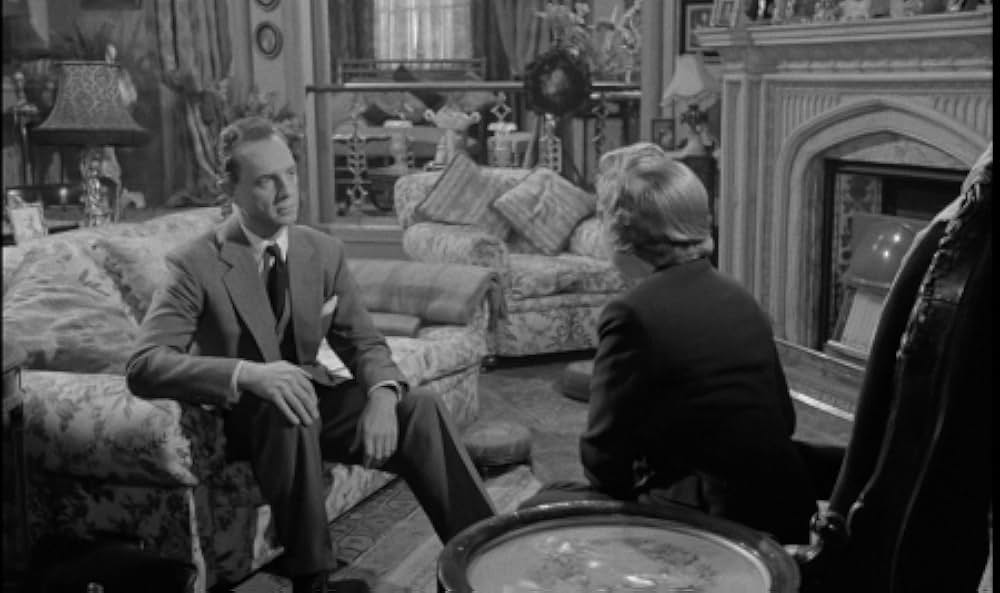 Cast a Dark Shadow（原題）の画像