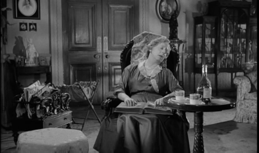 Cast a Dark Shadow（原題）の画像