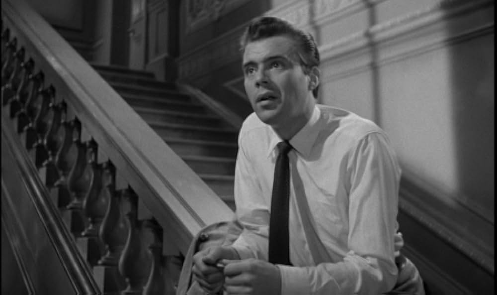 Cast a Dark Shadow（原題）の画像