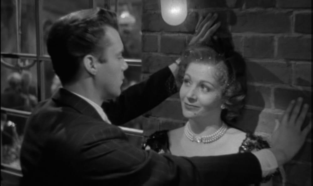 Cast a Dark Shadow（原題）の画像