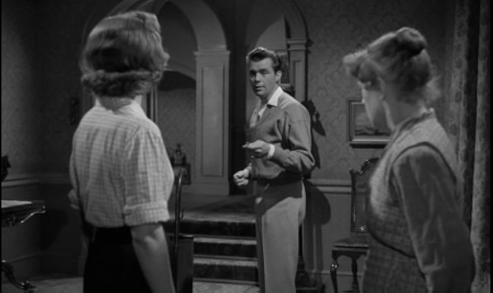 Cast a Dark Shadow（原題）の画像