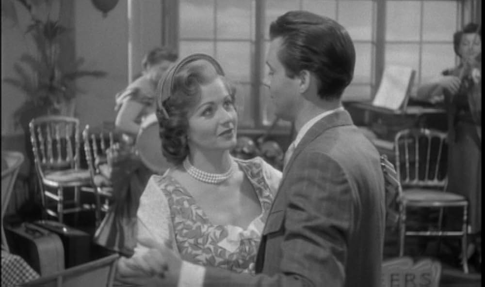 Cast a Dark Shadow（原題）の画像