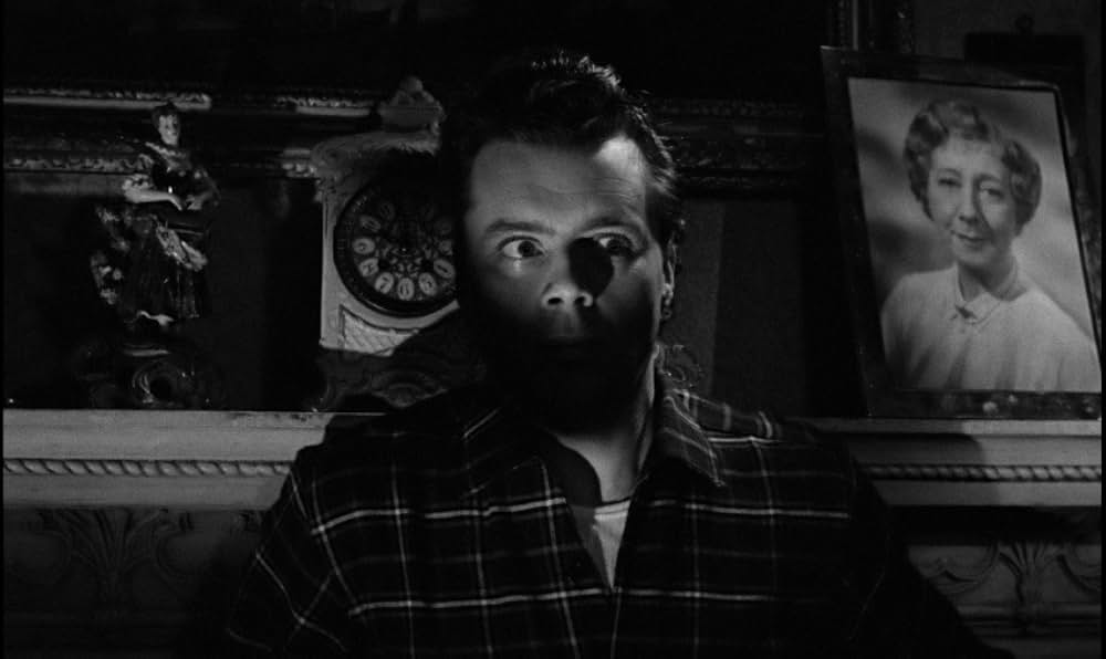 Cast a Dark Shadow（原題）の画像