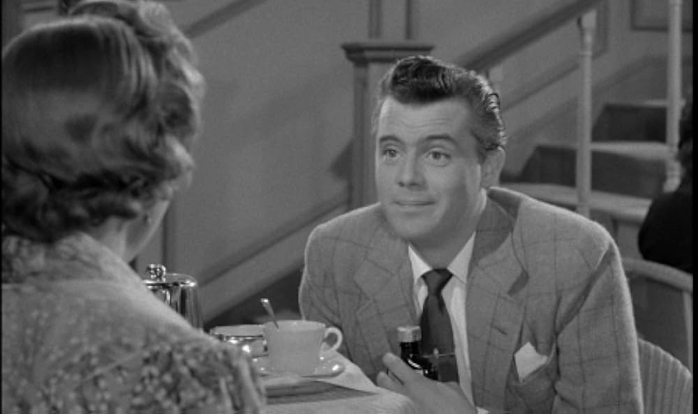 Cast a Dark Shadow（原題）の画像