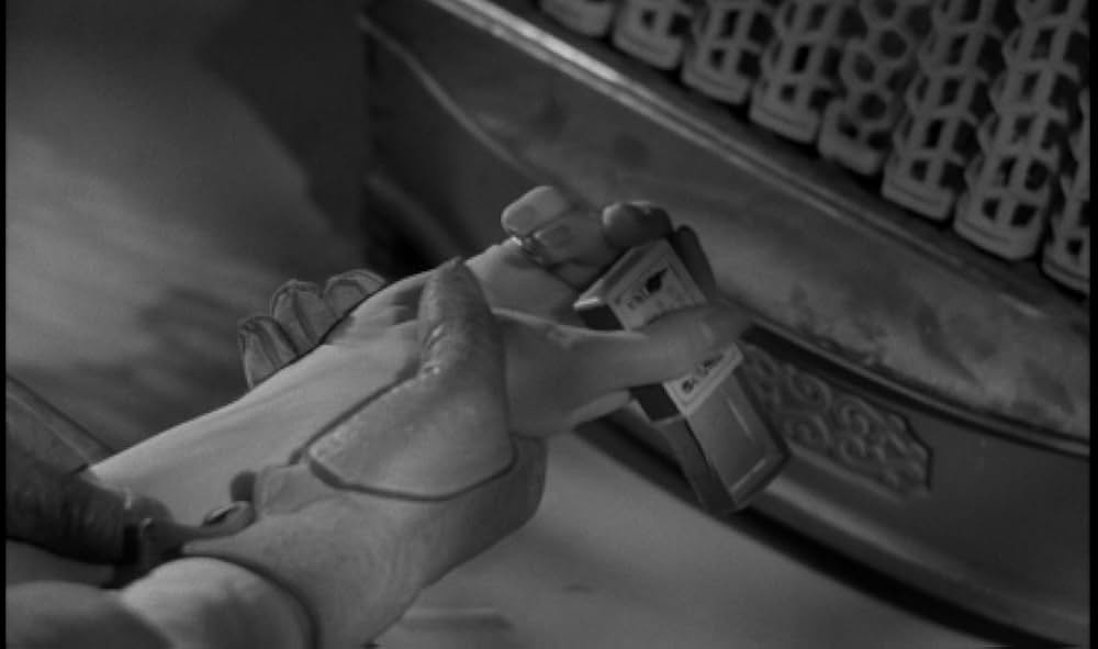 Cast a Dark Shadow（原題）の画像