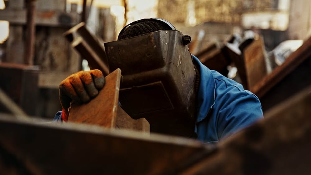 戦禍の彫塑工房の画像