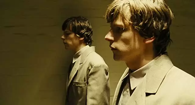 「嗤う分身」ジェシー・アイゼンバーグの画像