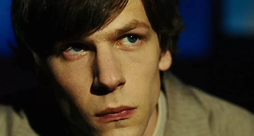 「嗤う分身」ジェシー・アイゼンバーグの画像