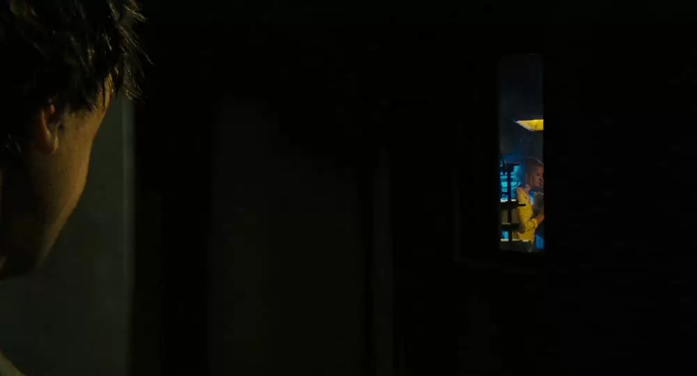 「嗤う分身」ミア・ワシコウスカの画像