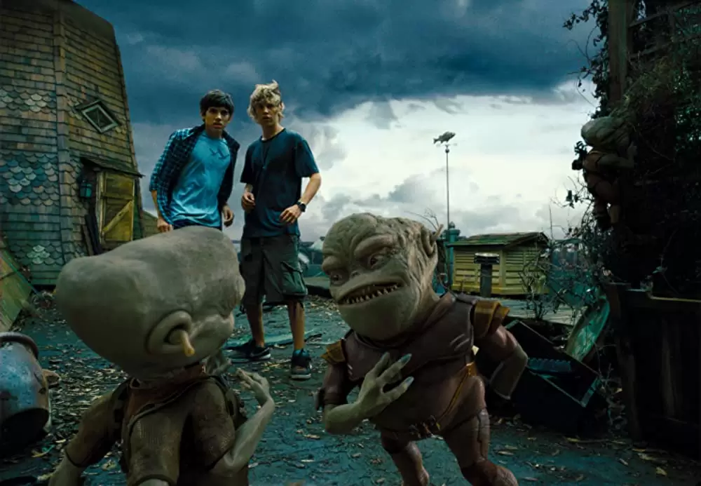 「屋根裏のエイリアン」トーマス・ヘイデン・チャーチ & ジョシュ・ペック & J・K・シモンズ & Carter Jenkins & オースティン・バトラーの画像