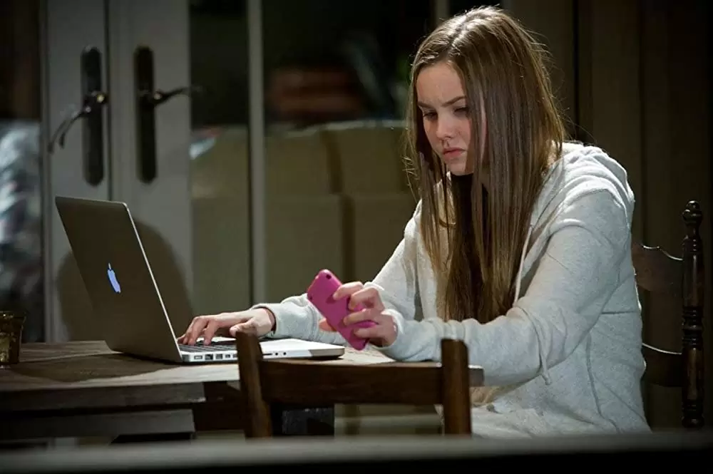 チャット 罠に堕ちた美少女の画像