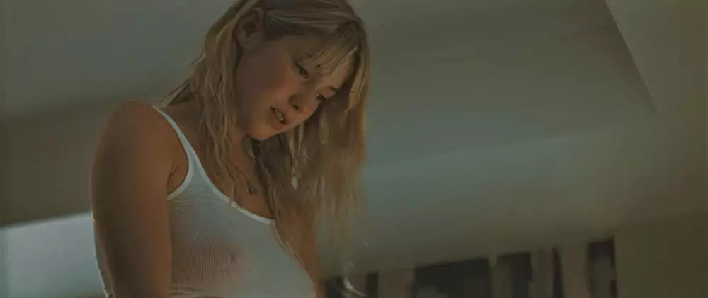 「パラサイト・バイティング 食人草」ローラ・ラムジーの画像