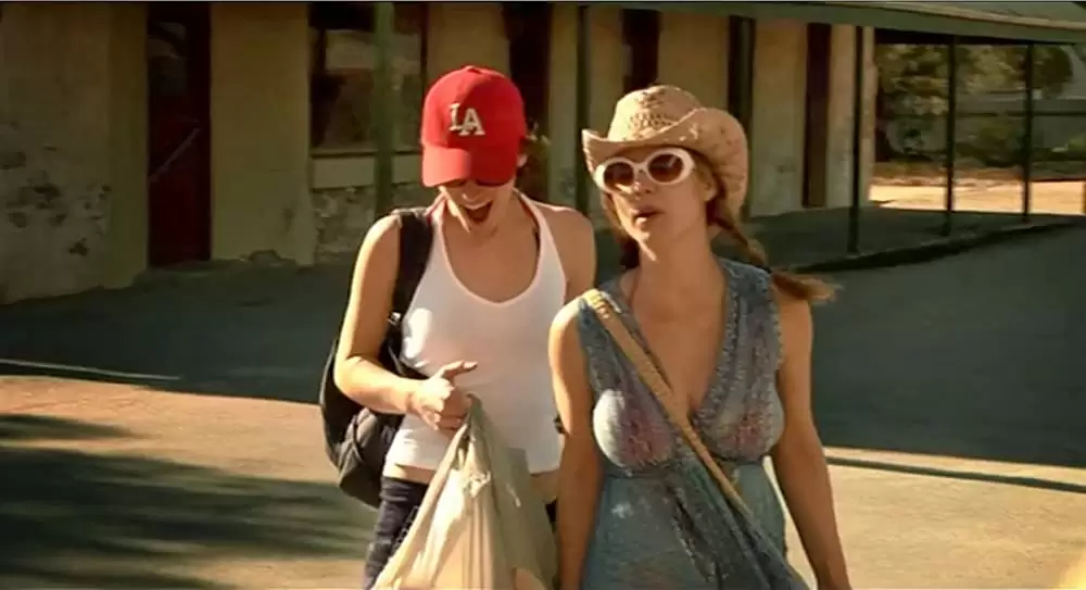 「ウルフクリーク 猟奇殺人谷」Cassandra Magrath & Kestie Morassiの画像