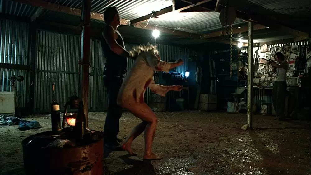 「ウルフクリーク 猟奇殺人谷」ジョン・ジャラット & Cassandra Magrath & Kestie Morassiの画像