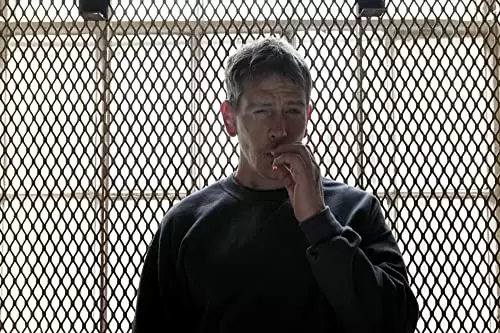 名もなき塀の中の王の画像