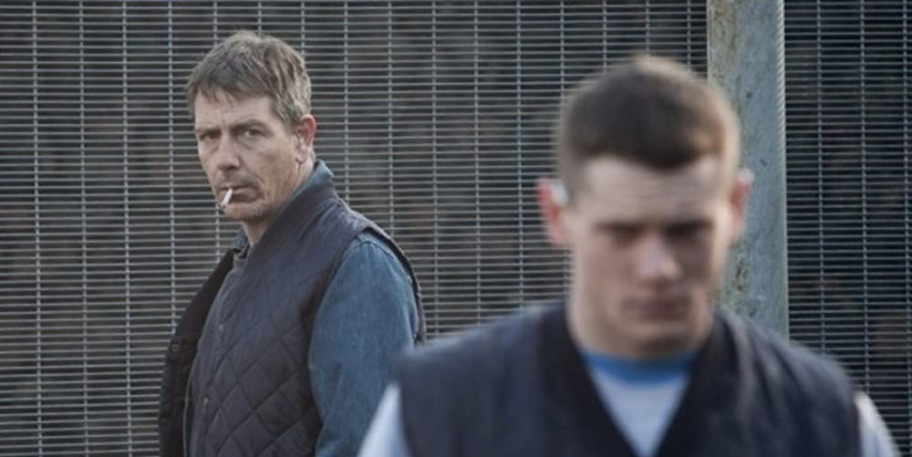 名もなき塀の中の王の画像