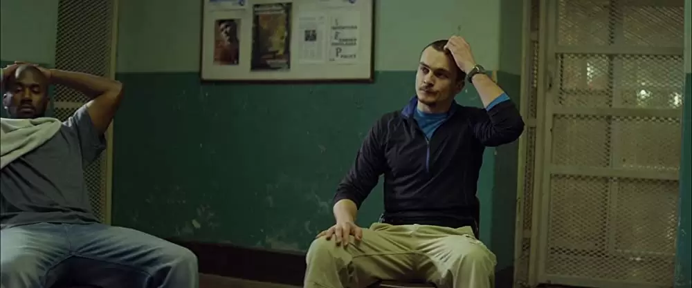 名もなき塀の中の王の画像