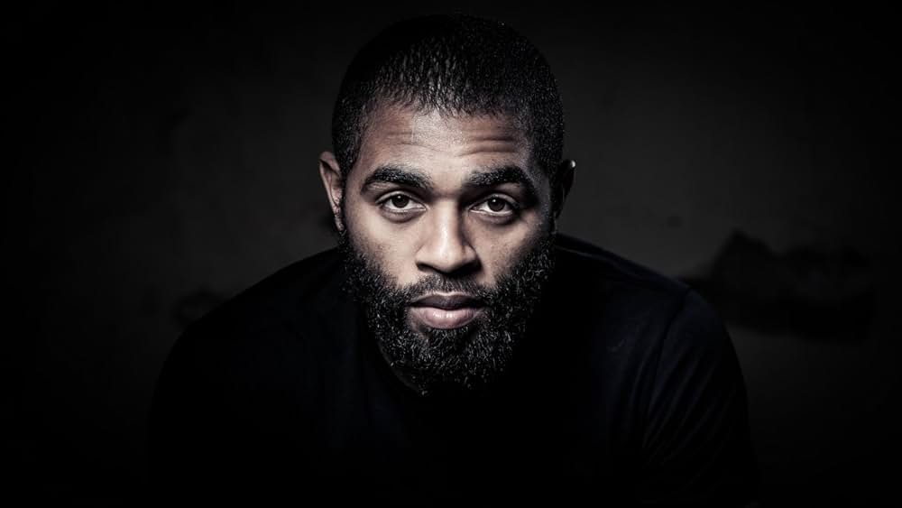 名もなき塀の中の王の画像