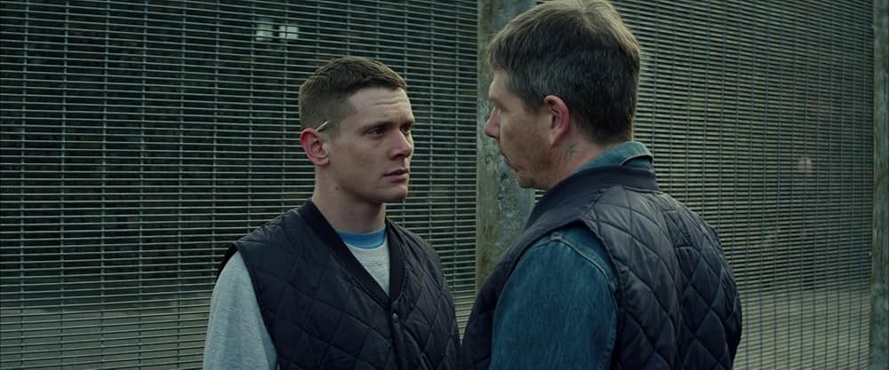 名もなき塀の中の王の画像