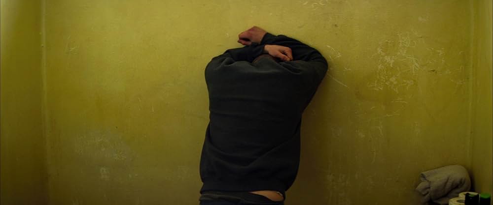 名もなき塀の中の王の画像