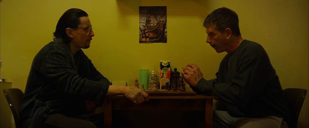 名もなき塀の中の王の画像