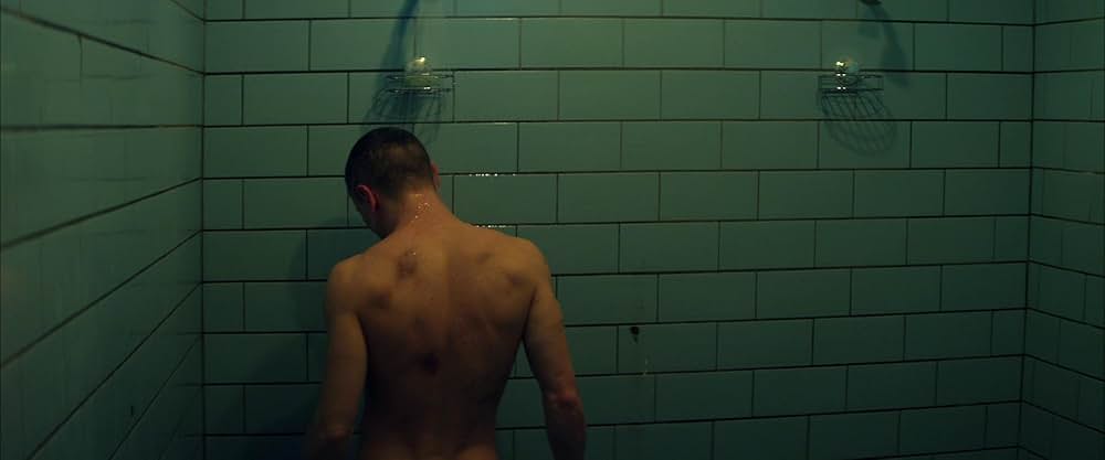 名もなき塀の中の王の画像