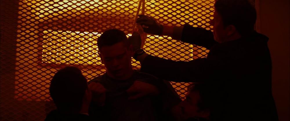 名もなき塀の中の王の画像