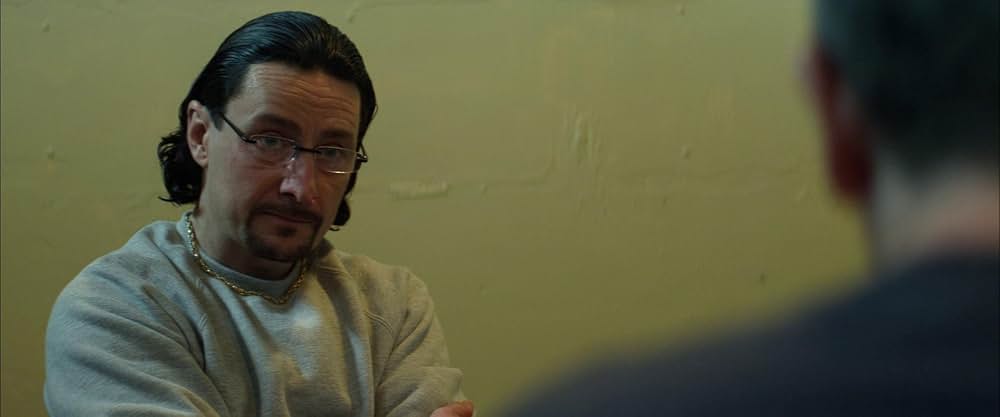 名もなき塀の中の王の画像