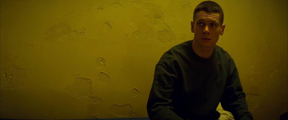 名もなき塀の中の王の画像