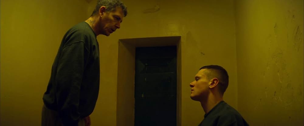 名もなき塀の中の王の画像