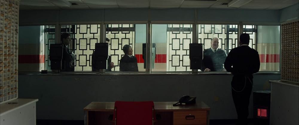 名もなき塀の中の王の画像