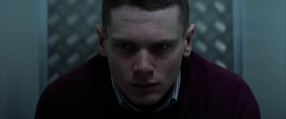 名もなき塀の中の王の画像