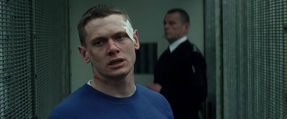 名もなき塀の中の王の画像