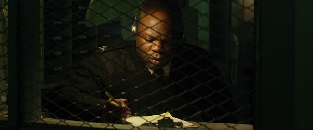 名もなき塀の中の王の画像