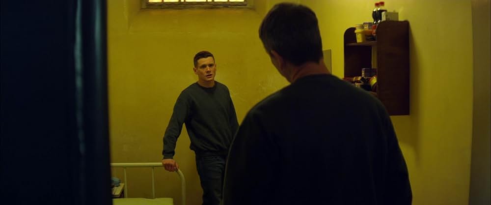 名もなき塀の中の王の画像