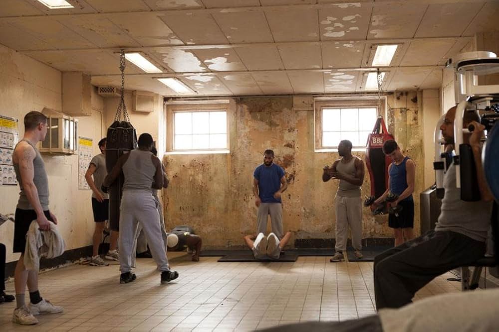 名もなき塀の中の王の画像