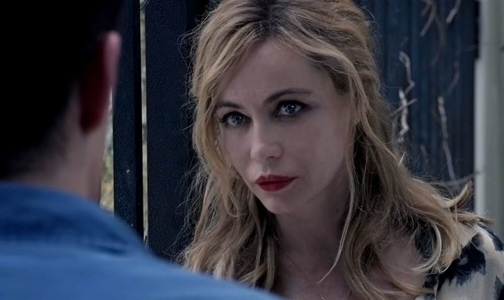 エマニュエル・ベアール 赤と黒の誘惑の画像