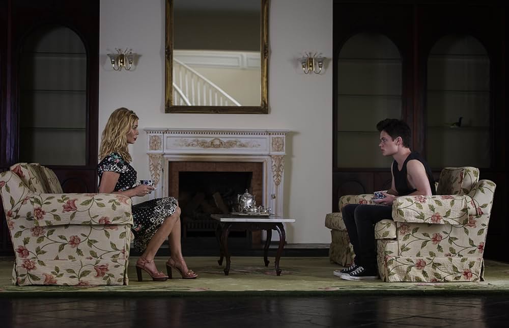 エマニュエル・ベアール 赤と黒の誘惑の画像