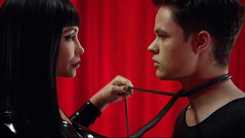 エマニュエル・ベアール 赤と黒の誘惑の画像