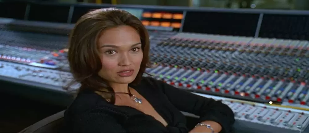 「ウェインズ・ワールド2」ティア・カレルの画像