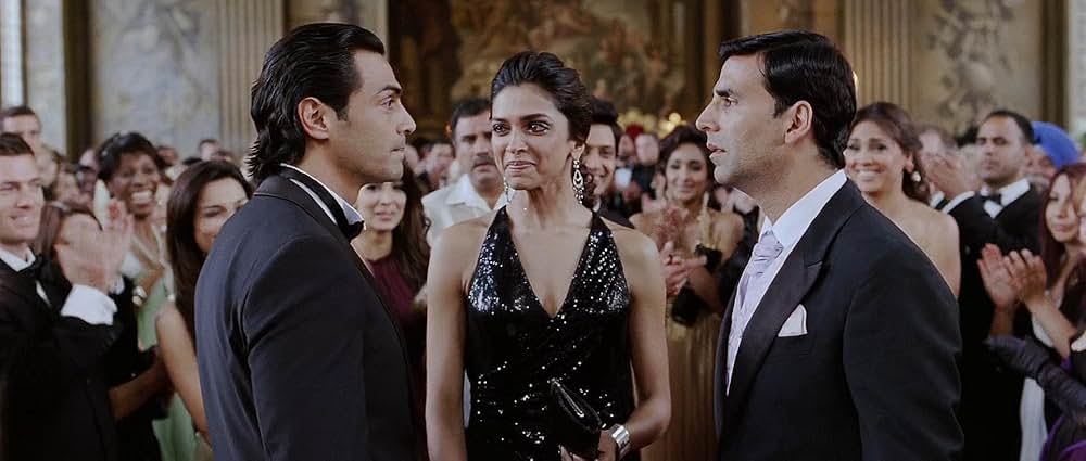 ハウスフル（原題）の画像