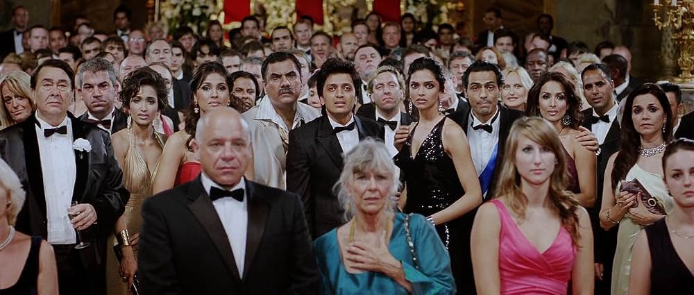 ハウスフル（原題）の画像