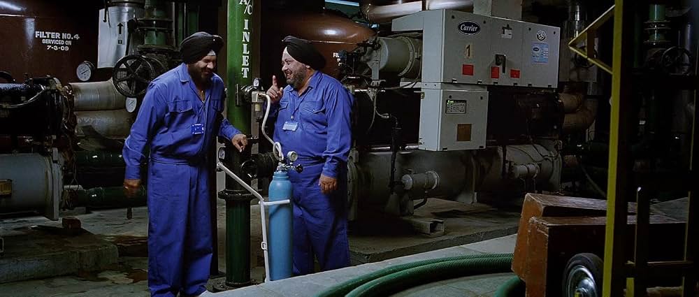 ハウスフル（原題）の画像