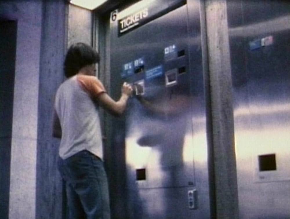 イッツ・インポッシブル・トゥ・ラーン・トゥ・プラウ・バイ・リーディング・ブックスの画像