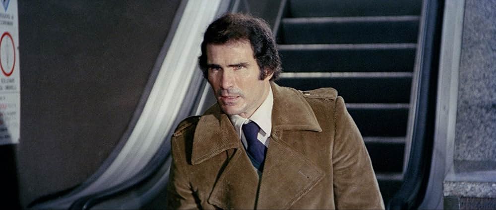 黒い霧の警察の画像