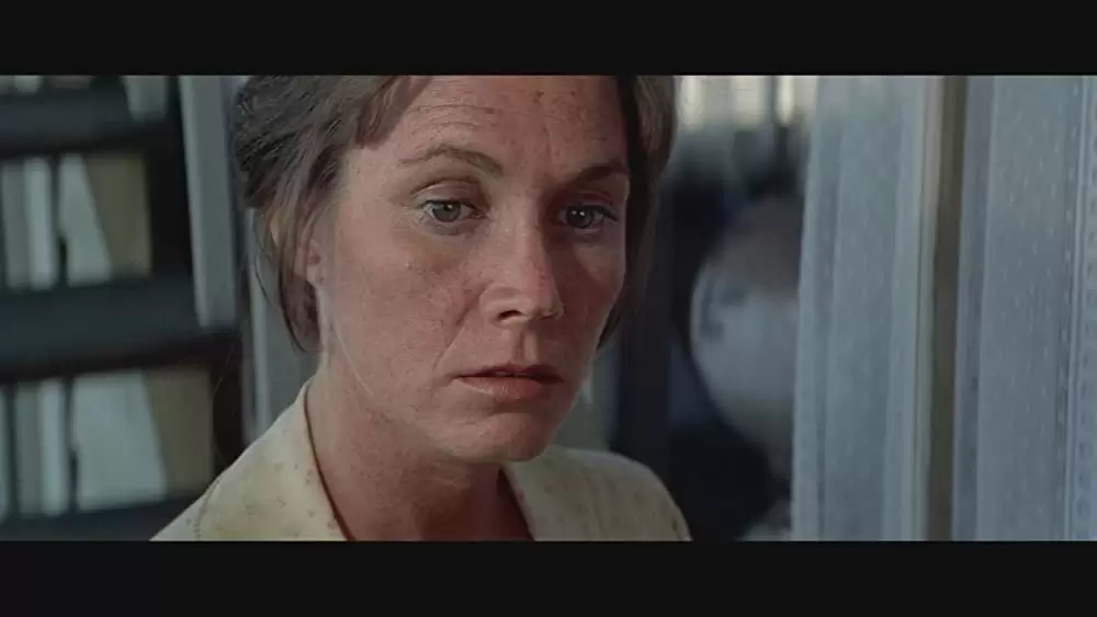 「荒野のストレンジャー」バーナ・ブルームの画像