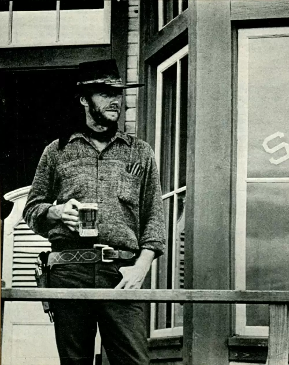 荒野のストレンジャーの画像